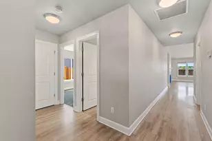 1717 NE 3rd Ct, Redmond, OR 97756 - Photo 8