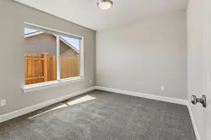 1717 NE 3rd Ct, Redmond, OR 97756 - Photo 14