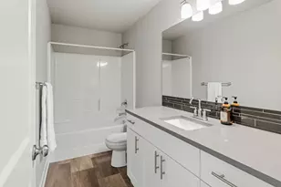 1717 NE 3rd Ct, Redmond, OR 97756 - Photo 10