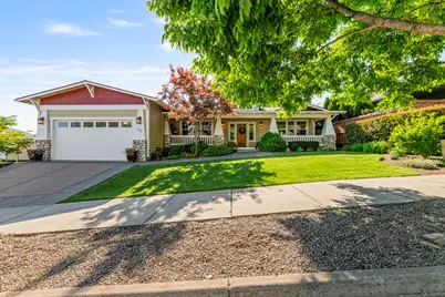 128 Oak Point Drive, Eagle Point, OR 97524 - Photo 1