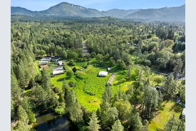 600 Hartsfield Lane, Grants Pass, OR 97526 - Photo 4