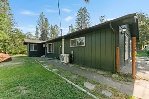 1033 Plumtree Ln, Grants Pass, OR 97526 - Photo 4