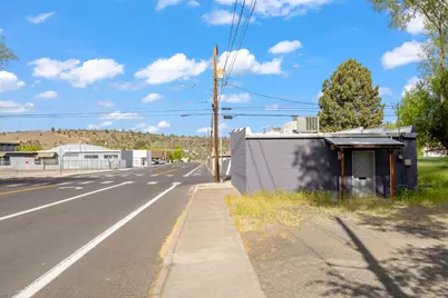 15 NE 7th Street, Madras, OR 97741 - Photo 4
