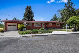 176 SE Hillcrest St, Madras, OR 97741 - Photo 1