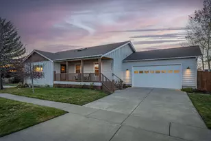 2902 NE Pinnacle Pl, Bend, OR 97701 - Photo 1