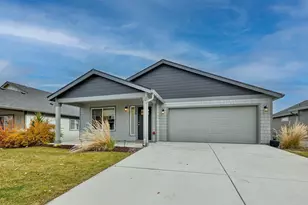 728 NE Brookstone Dr, Prineville, OR 97754 - Photo 2