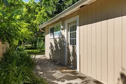 6589 Rogue River Highway, Grants Pass, OR 97527 - Photo 26