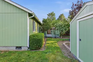 2067 SW 30th St, Redmond, OR 97756 - Photo 40