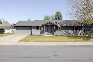 3211 SW Salmon Ave, Redmond, OR 97756 - Photo 1