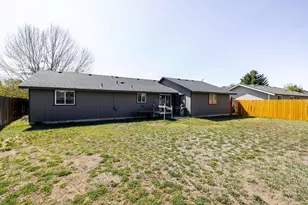 3211 SW Salmon Ave, Redmond, OR 97756 - Photo 12