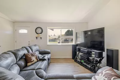 3211 SW Salmon Avenue, Redmond, OR 97756 - Photo 2