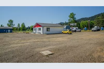 215 Lawson Lane, Winston, OR 97496 - Photo 28