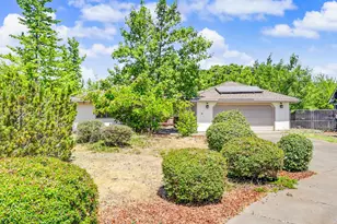 1041 La Loma Dr, Medford, OR 97504 - Photo 42