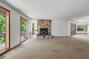 1041 La Loma Dr, Medford, OR 97504 - Photo 8
