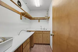 1041 La Loma Dr, Medford, OR 97504 - Photo 32