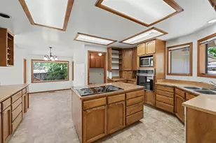 1041 La Loma Dr, Medford, OR 97504 - Photo 20