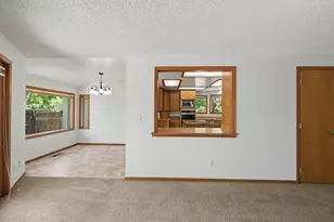 1041 La Loma Dr, Medford, OR 97504 - Photo 16