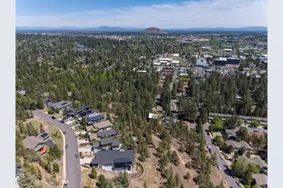1729 SW Troon Avenue, Bend, OR 97702 - Photo 10