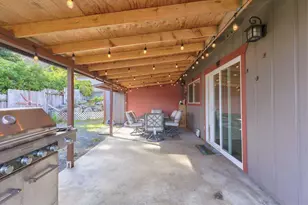 903 NW Hewitt Ln, Grants Pass, OR 97526 - Photo 2