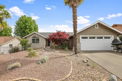 905 NW Regent Drive, Grants Pass, OR 97526 - Photo 1