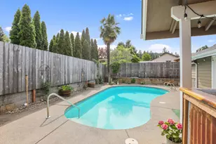 905 NW Regent Dr, Grants Pass, OR 97526 - Photo 20
