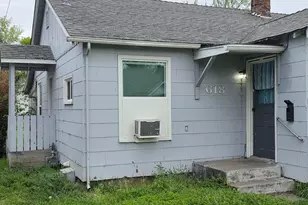 618 SE M St, Grants Pass, OR 97526 - Photo 2