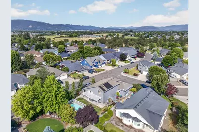 997 N Mountain Avenue, Central Point, OR 97502 - Photo 46