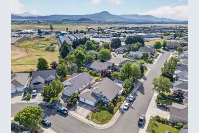 997 N Mountain Avenue, Central Point, OR 97502 - Photo 44