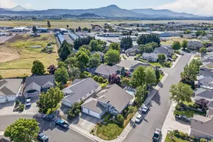 997 N Mountain Ave, Central Point, OR 97502 - Photo 44