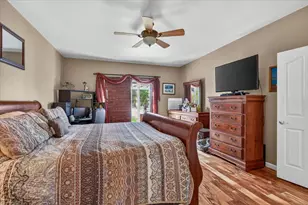 997 N Mountain Ave, Central Point, OR 97502 - Photo 16