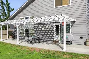 997 N Mountain Ave, Central Point, OR 97502 - Photo 32
