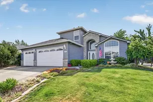 997 N Mountain Ave, Central Point, OR 97502 - Photo 2