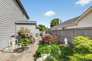 997 N Mountain Ave, Central Point, OR 97502 - Photo 36