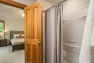 60807 Grand Targhee Dr, Bend, OR 97702 - Photo 24