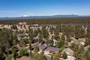 60807 Grand Targhee Dr, Bend, OR 97702 - Photo 4