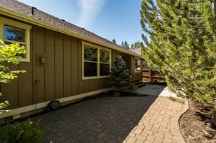 60807 Grand Targhee Dr, Bend, OR 97702 - Photo 36