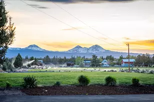 64144 Pioneer Loop, Bend, OR 97701 - Photo 6