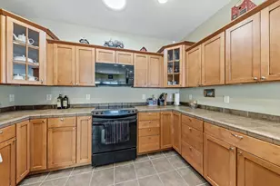 158 Rockingham Cir, Eagle Point, OR 97524 - Photo 8