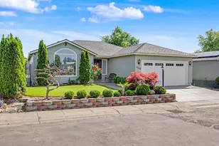 2200 Lara Ln, Central Point, OR 97502 - Photo 1