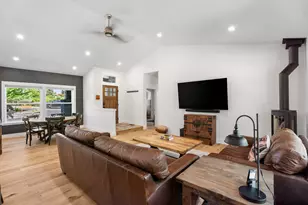 20805 Morningstar Dr, Bend, OR 97701 - Photo 6