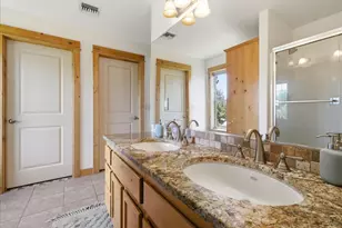 210 N Maple St, Sisters, OR 97759 - Photo 38