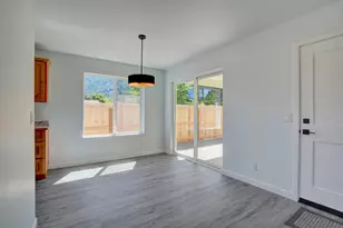1637 Carnahan Dr, Grants Pass, OR 97527 - Photo 8
