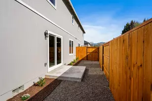 167 SE Champagne Ct, Grants Pass, OR 97527 - Photo 32
