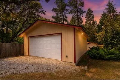 144 Worden Way, Grants Pass, OR 97527 - Photo 2