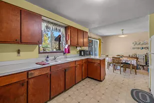 2323 NE 8th St, Bend, OR 97701 - Photo 6