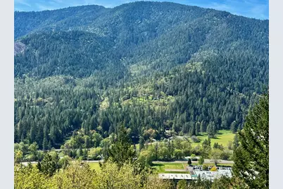 901 Manzanita Drive, Rogue River, OR 97537 - Photo 2