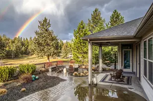 2565 NW Rippling River Ct, Bend, OR 97703 - Photo 4
