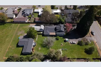 1290 Fruitdale Drive, Grants Pass, OR 97527 - Photo 2