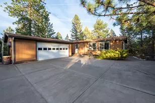 1624 SE Bronzewood Ave, Bend, OR 97702 - Photo 2