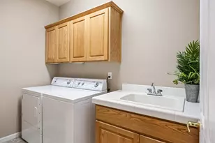 19951 Cliffrose Dr, Bend, OR 97702 - Photo 26